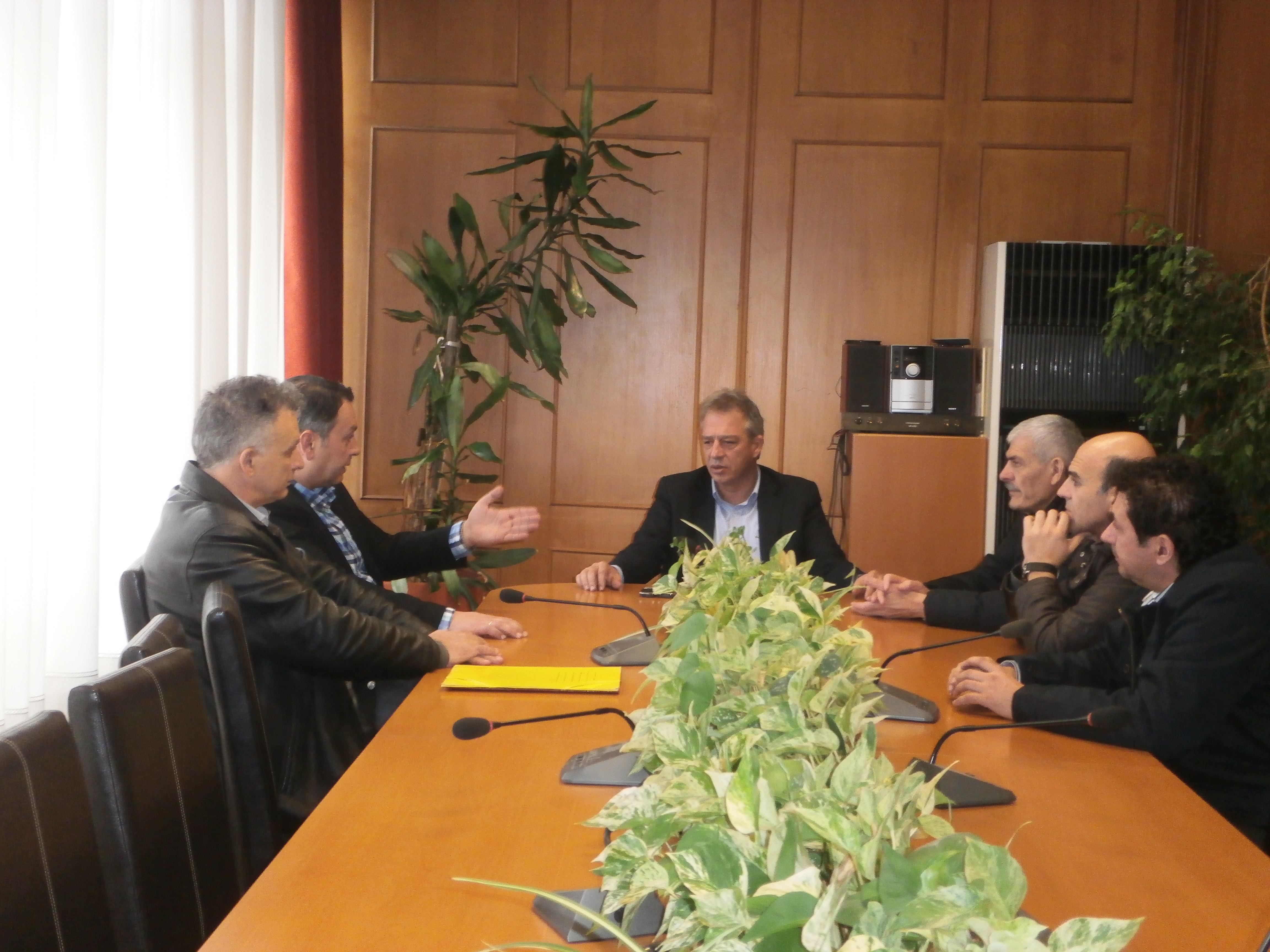 Συζήτησαν για την λειτουργία των καταστημάτων τις Κυριακές