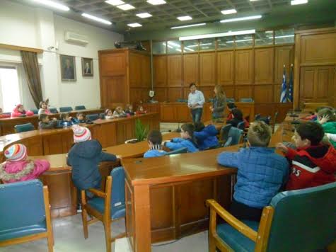 Τα παιδιά της Β’ τάξης του 5ου Δημοτικού Σχολείου επισκέφθηκαν το Δημαρχείο