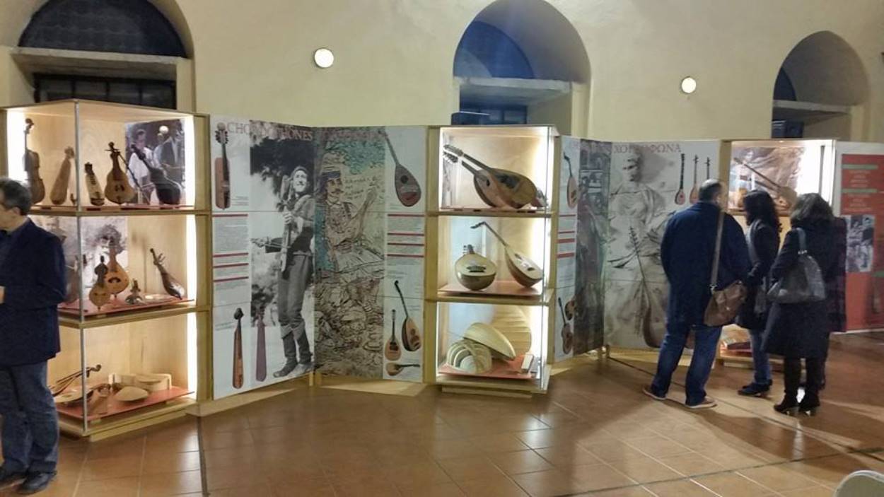 Περισσότερα από 200 λαϊκά μουσικά όργανα στο Κουρσούμ Τζαμί