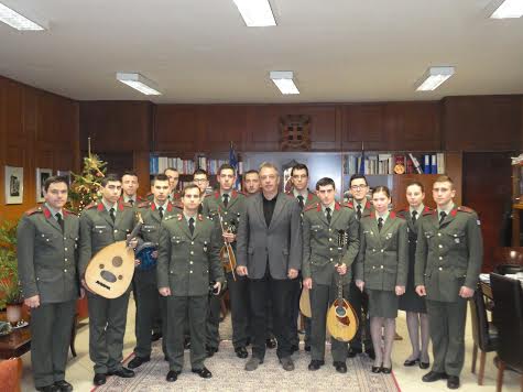 Τα κάλαντα από τη ΣΜΥ άκουσε ο Αντιπεριφερειάρχης Τρικάλων
