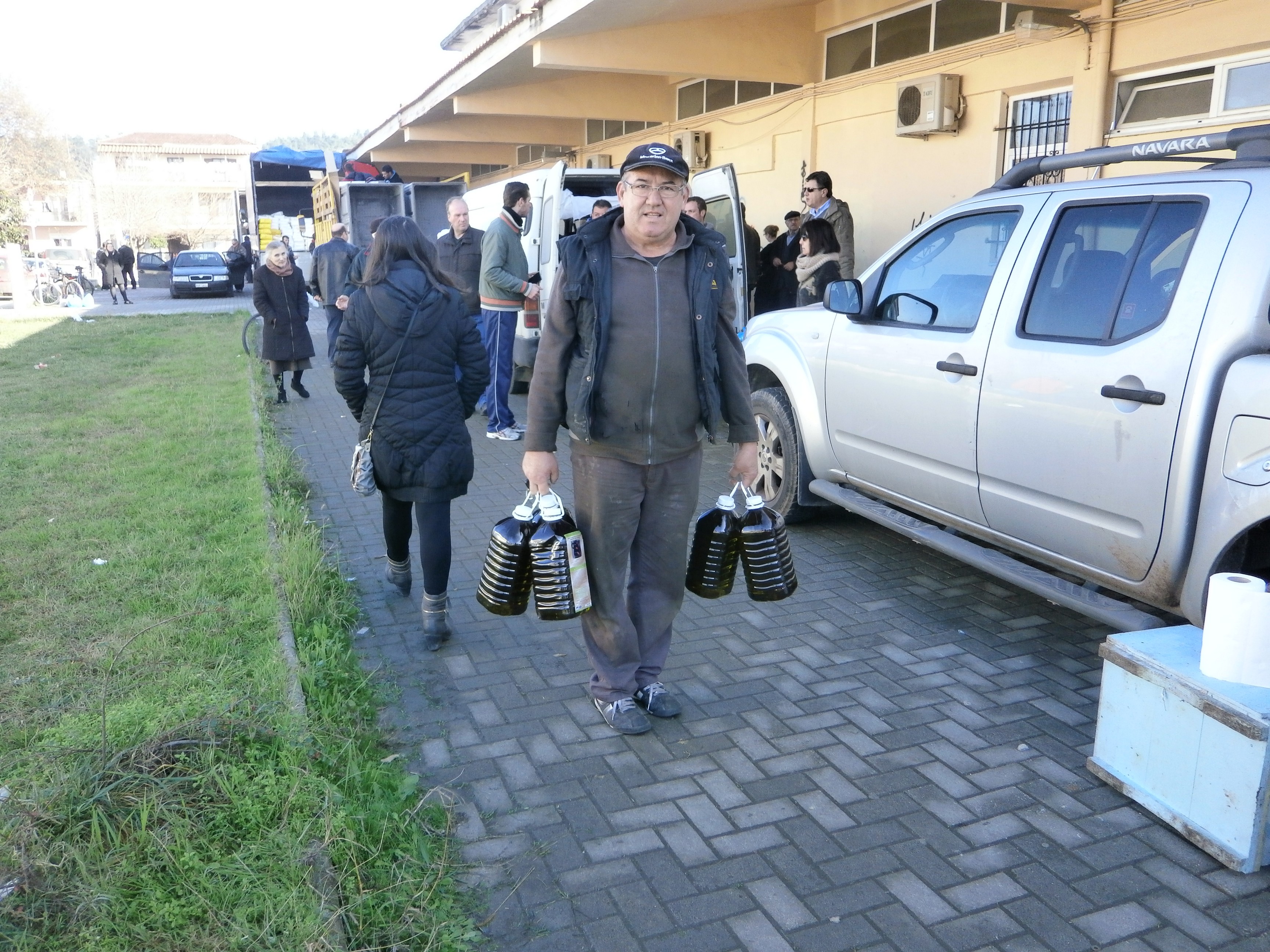 Μεγάλη προσέλευση για την αγορά προϊόντων χωρίς μεσάζοντες