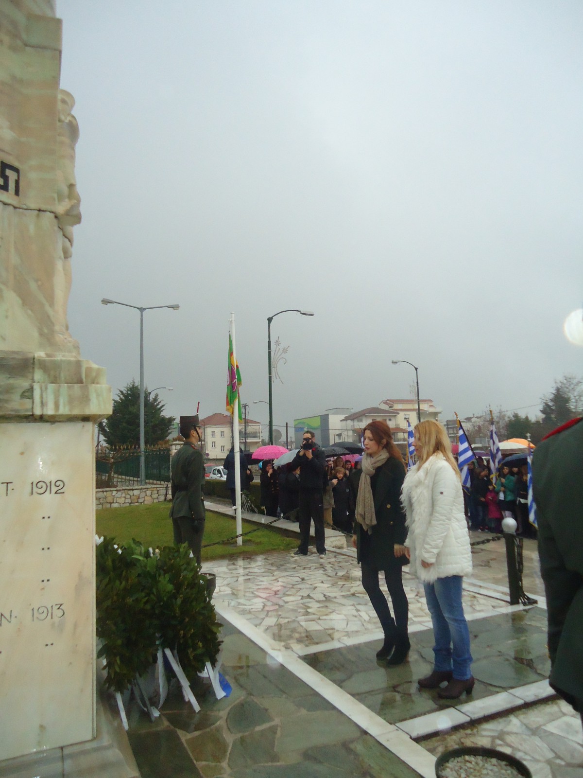 Με κατάθεση στεφάνων ξεκίνησαν οι εκδηλώσεις για την 25η Μαρτίου