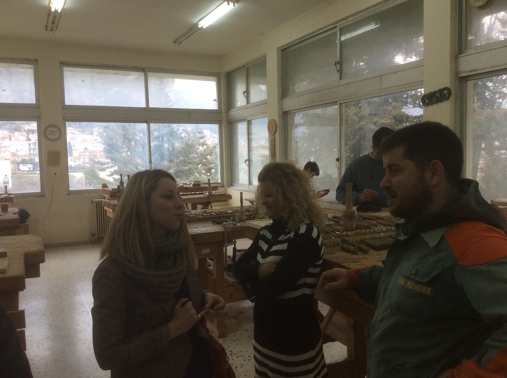 Κλιμάκιο του ΣΥΡΙΖΑ στην ΕΠΑΣ Ξυλογλυπτικής της Καλαμπάκας