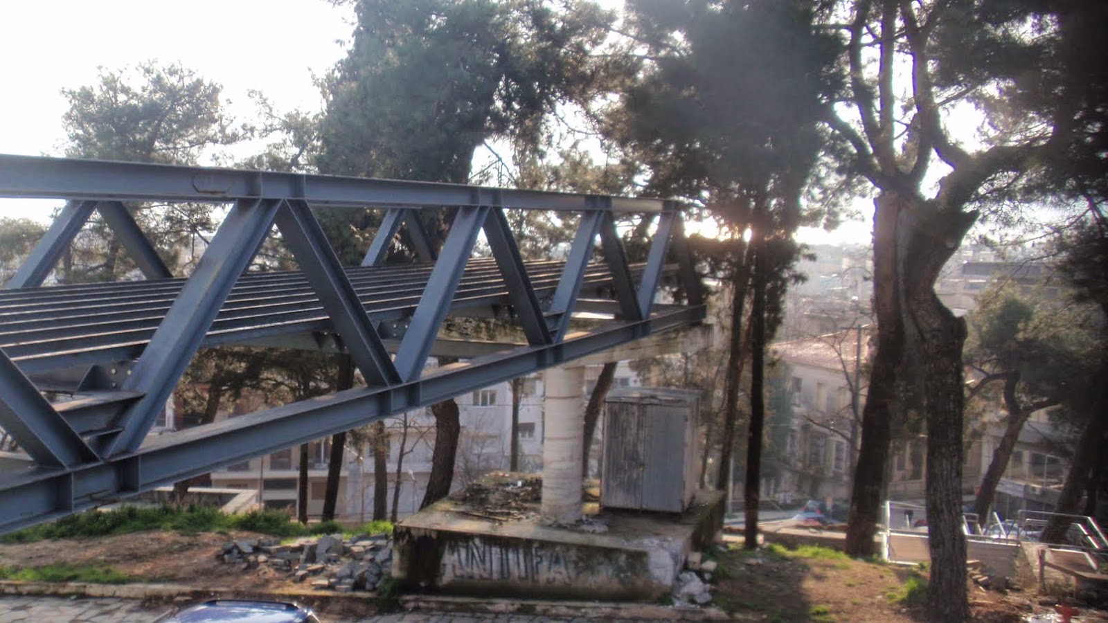 ΓΙΑΝΝΕΝΑ-Η πεζογέφυρα της Πλατείας αποκτά … προορισμό, αφού πρώτα υποστεί «λίφτινγκ»