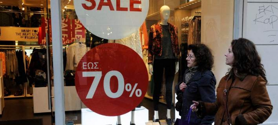 Πότε ξεκινούν οι ενδιάμεσες εκπτώσεις στα καταστήματα