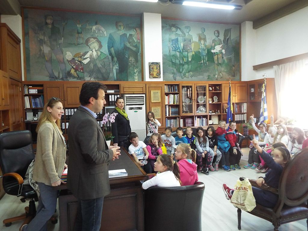 Αιτήματα από… κούνια!