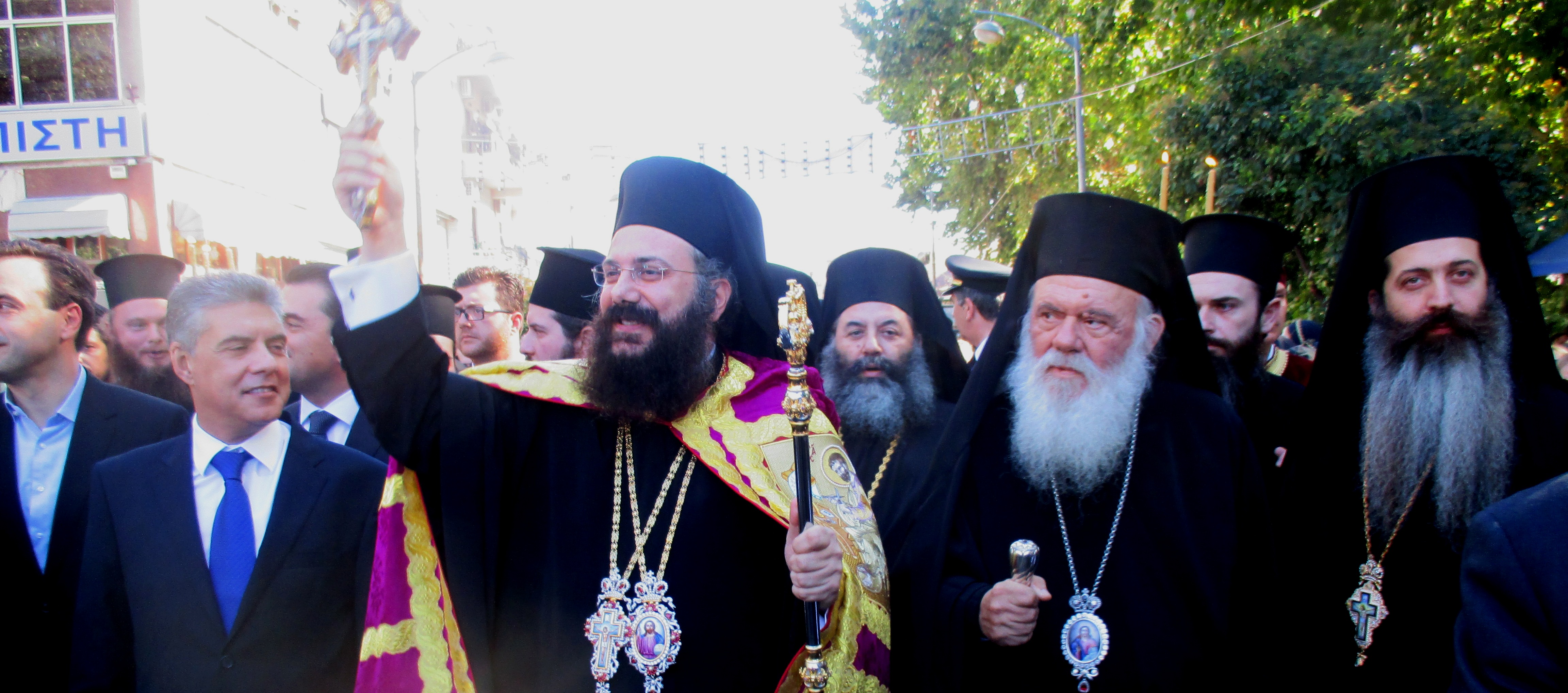 Μία νέα σελίδα στην ιστορία της τοπικής εκκλησίας…-Με μεγαλοπρέπεια η ενθρόνιση του νέου Μητροπολίτη Τρίκκης και Σταγών κ. Χρυσόστομου