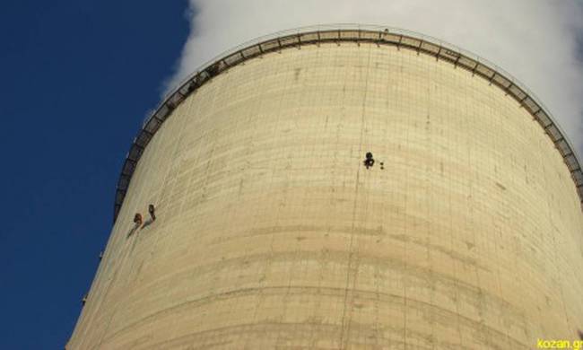 Διαμαρτυρία ακτιβιστών της Greenpeace σε πύργο ψύξης του ΑΗΣ Αγίου Δημητρίου (video)