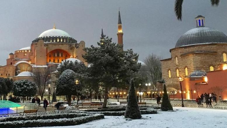 Δείτε την Κωνσταντινούπολη «πασπαλισμένη» με χιόνι