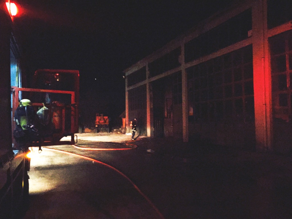 Παραλίγο να γίνει παρανάλωμα του πυρός το δημοτικό αμαξοστάσιο στα Τρίκαλα