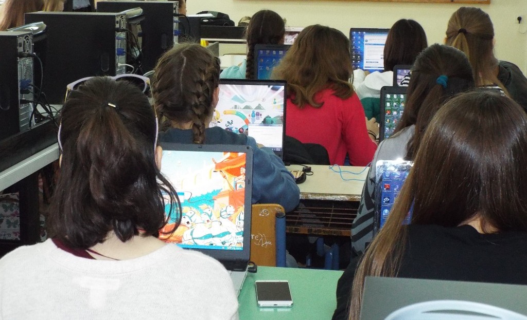 CodeGirls: Μαθήτριες από τα Τρίκαλα γνωρίζουν και μαθαίνουν τη γλώσσα της τεχνολογίας