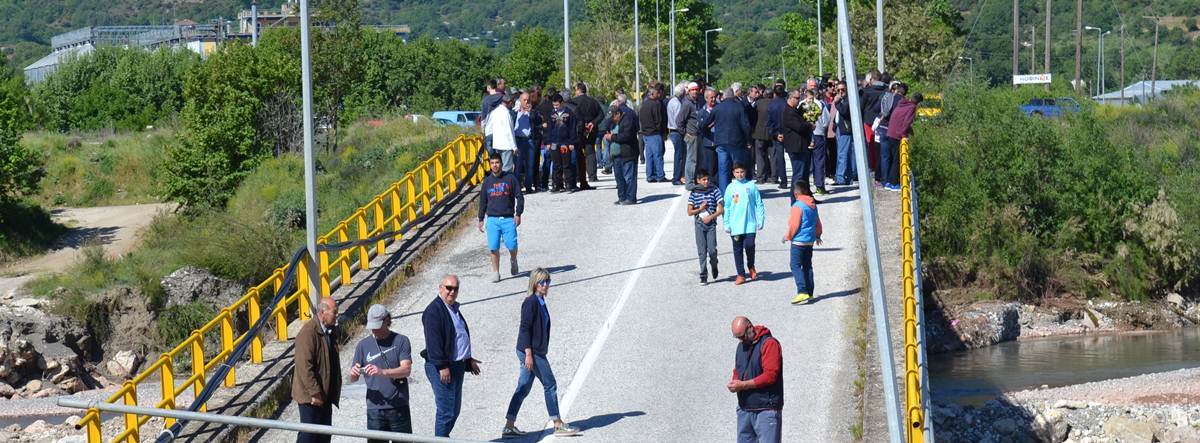 Σιωπηρή διαμαρτυρία κατοίκων στη γέφυρα Διάβας