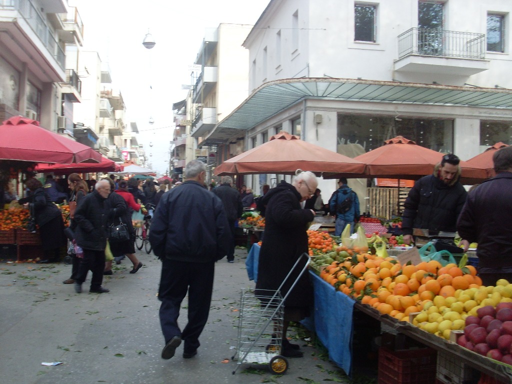 Τί προτείνουν οι έμποροι για τη λαϊκή αγορά