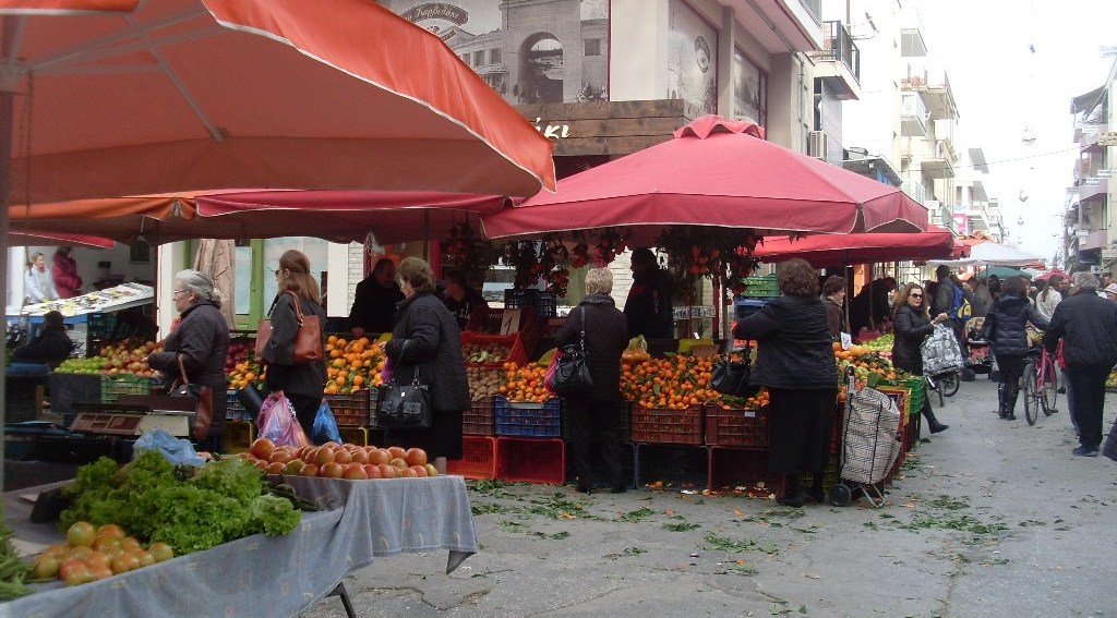 Τί προτείνουν οι έμποροι για τη λαϊκή αγορά