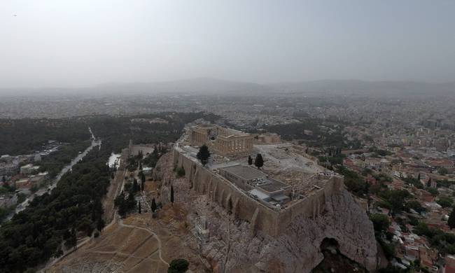 Καιρός: Παρασκευή και 13… με αφρικανική σκόνη και υψηλές θερμοκρασίες