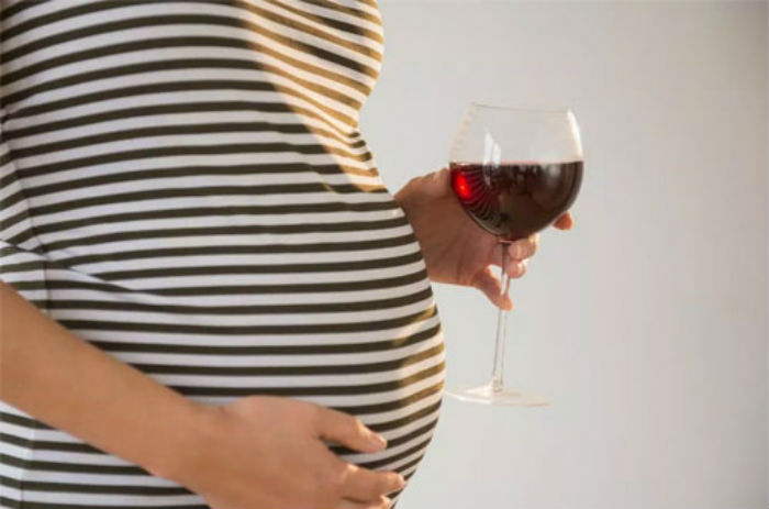 Πόσο αλκοόλ επιτρέπεται στην εγκυμοσύνη; Ένας κορυφαίος ειδικός απαντά