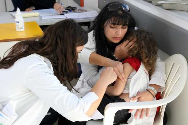 Το υπουργείο Υγείας κόβει τον αντιφυματικό εμβολιασμό των μαθητών