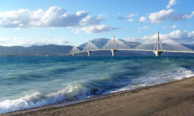 Εκπληκτικό: Tι «κρύβεται» κάτω από τη γέφυρα Ρίου – Αντιρρίου (video)