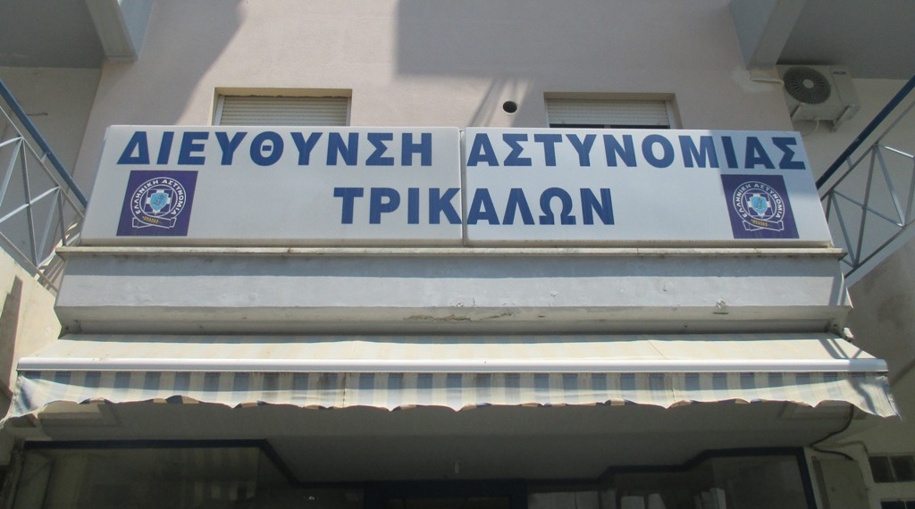 Μάχη για τη ζωή δίνει ο 52χρονος αστυνομικός που αυτοπυροβολήθηκε εντός της Αστυνομικής Διεύθυνσης Τρικάλων