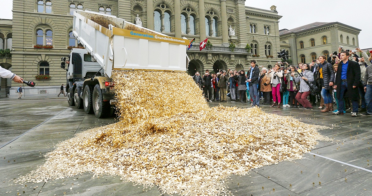Στην Ελβετία, ο κάθε πολίτης θα λαμβάνει € 2.250 τον μήνα. Ακόμη και χωρίς να εργάζεται