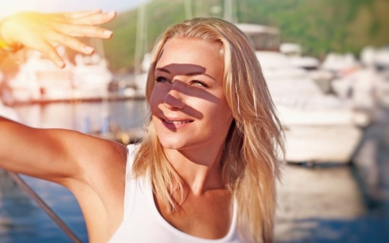 Ποιες ώρες της ημέρας απειλεί τα μάτια μας ο ήλιος