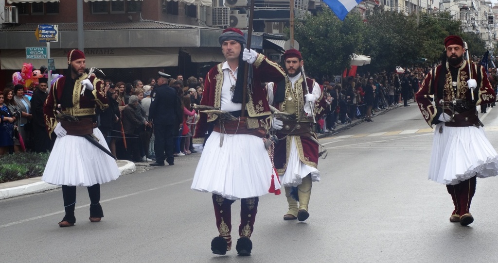 Εντυπωσιακή και χωρίς βροχή η παρέλαση στα Τρίκαλα (αναλυτικό φωτορεπορτάζ)