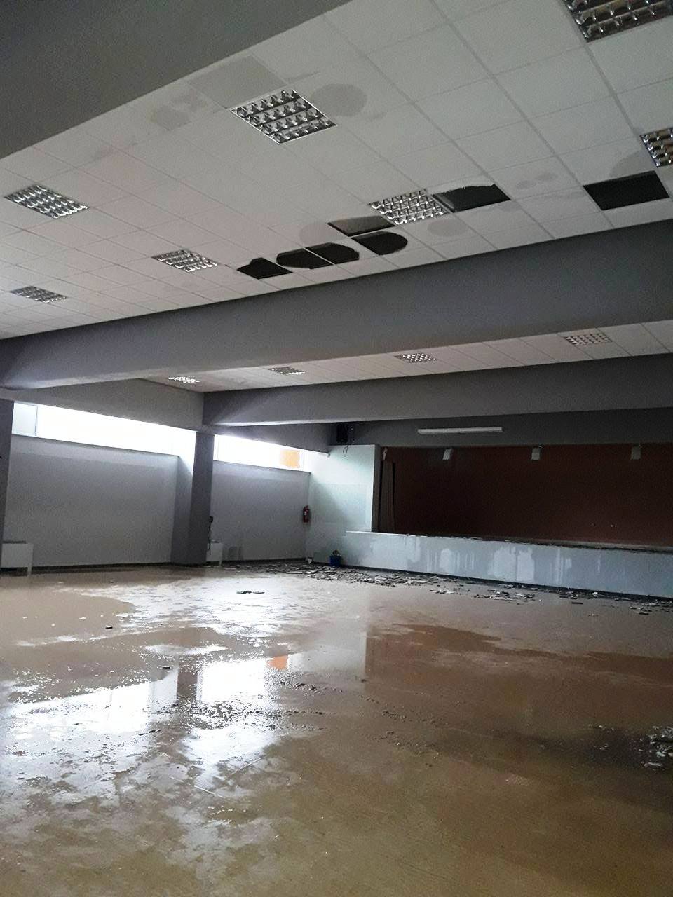 Κατέρρευσε ψευδοροφή στο 2ο Γυμνάσιο-Λύκειο Τρικάλων