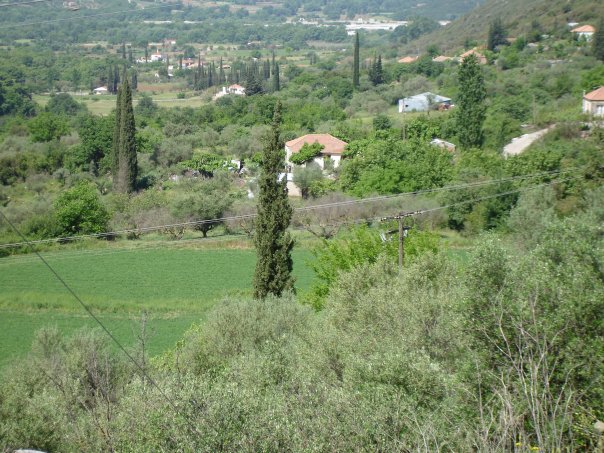 Φαμίλα: Ένα χωριό μέσα σε απέραντες εκτάσεις πράσινου και τρεχούμενα νερά