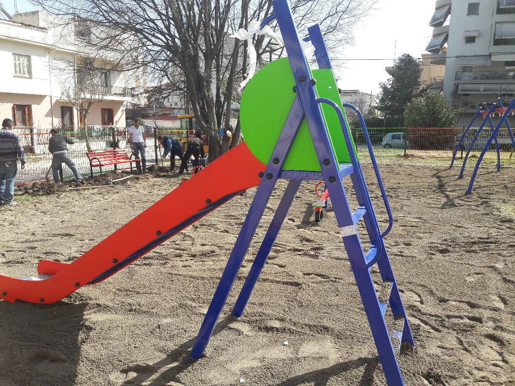 Έτοιμη η νέα πιστοποιημένη παιδική χαρά στη μνήμη της Ασπασίας Οικονόμου απέναντι από τον ΟΣΕ