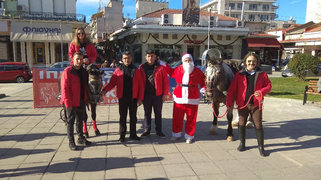 Ο Άγιος Βασίλης του Βουκεφάλα στην κεντρική πλατεία 