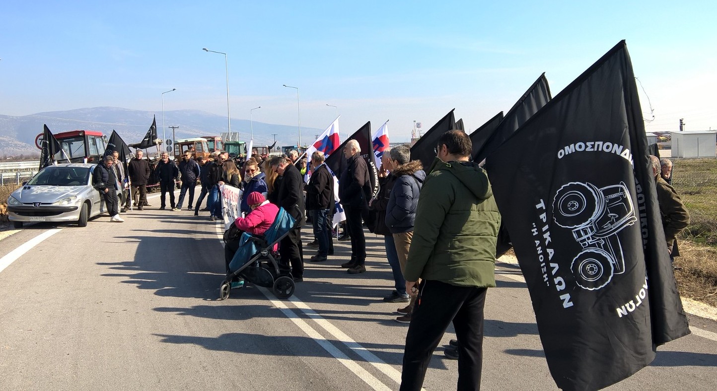 Συγκέντρωση αλληλεγγύης στο μπλόκο των αγροτών στο Μεγαλοχώρι-Διαμαρτυρία στην Εφορία Τρικάλων τη Δευτέρα