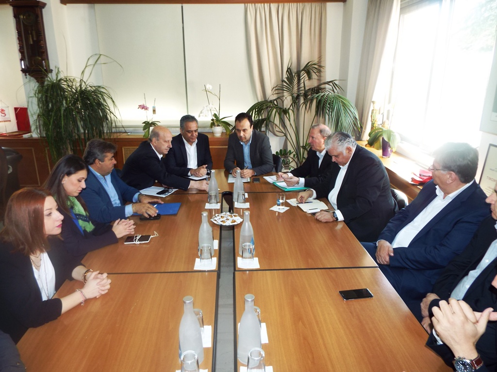 Συνάντηση Σκουρλέτη κι αυτοδιοικητικών στο Δημαρχείο Τρικκαίων