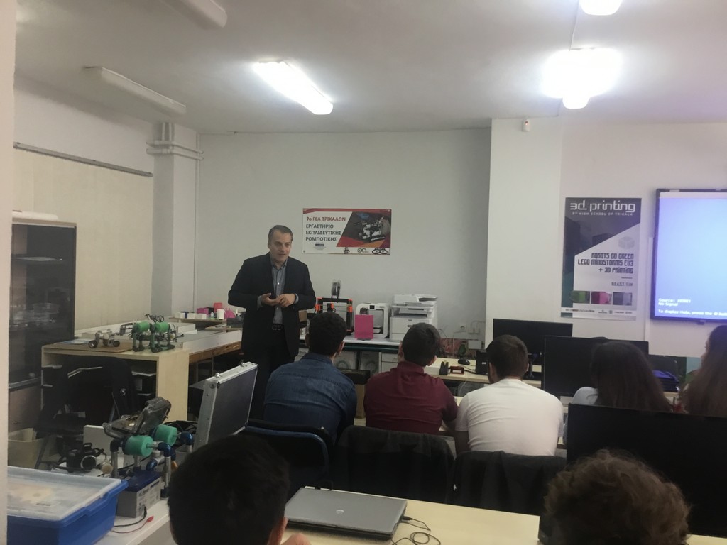 Ο διευθυντής πληροφορικής στο Media Lab του MIT κ. Μιχάλης Μπλέτσας στο 7ο ΓΕΛ Τρικάλων