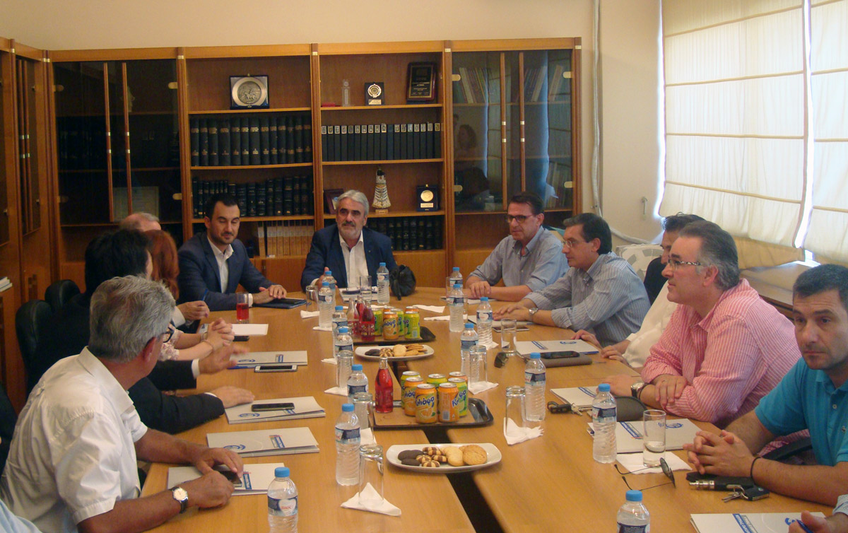 Σύσκεψη της Διοίκησης του Επιμελητηρίου Τρικάλων με τον αναπληρωτή Υπουργό Οικονομίας και Ανάπτυξης, Αλέξη Χαρίτση