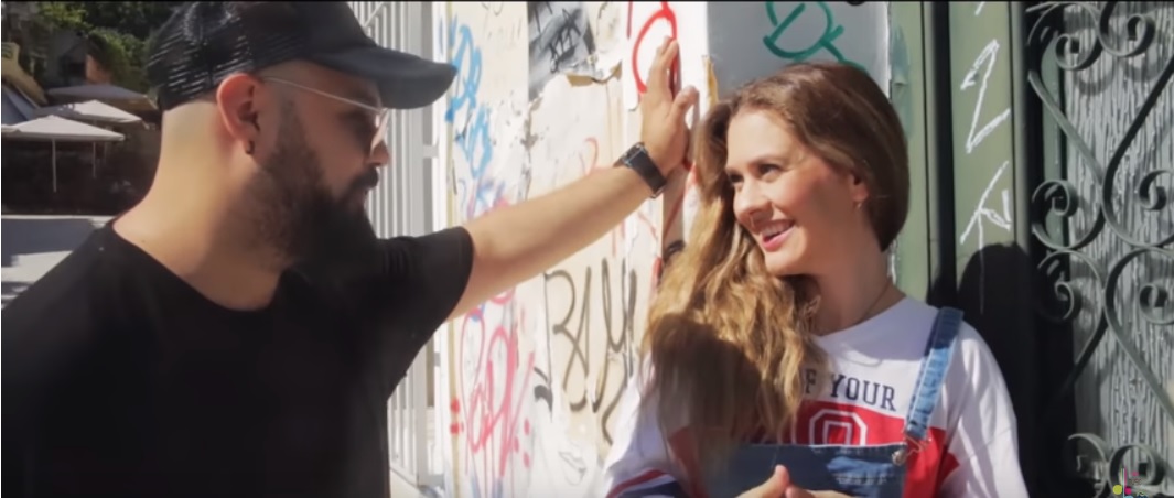 Η Γωγώ από το “καφέ της χαράς” εμφανίζεται μετά από χρόνια στο νέο βίντεο κλιπ του Τρικαλινού τραγουδιστή Σάκη Αναγνώστου