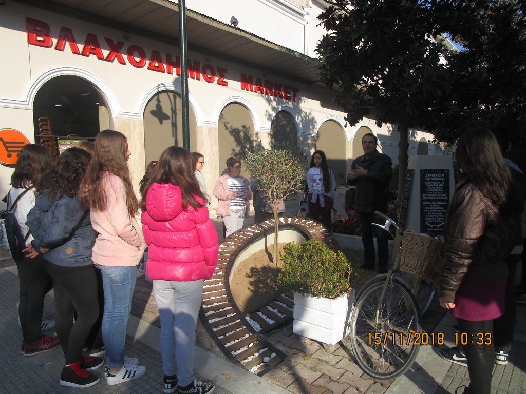 Διδακτική επίσκεψη μαθητών του 4ου Γυμνασίου Τρικάλων «Γιώργος Σεφέρης» στην έκθεση για το Άουσβιτς στο Πνευματικό Κέντρο
