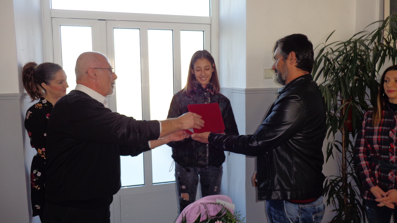 Βράβευσαν την πρωταθλήτρια Φένια Τζέλη στο Δημοτικό Σχολείο Μεγαλοχωρίου!
