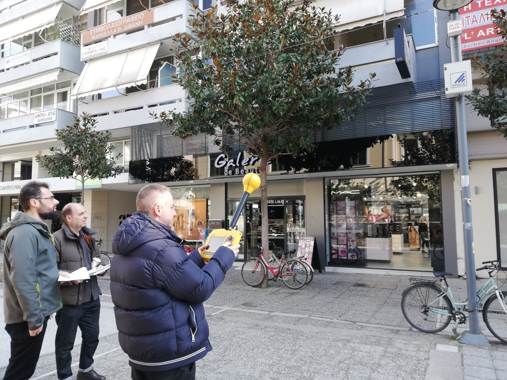 Μετρούν την ασύρματη ακτινοβολία στα Τρίκαλα