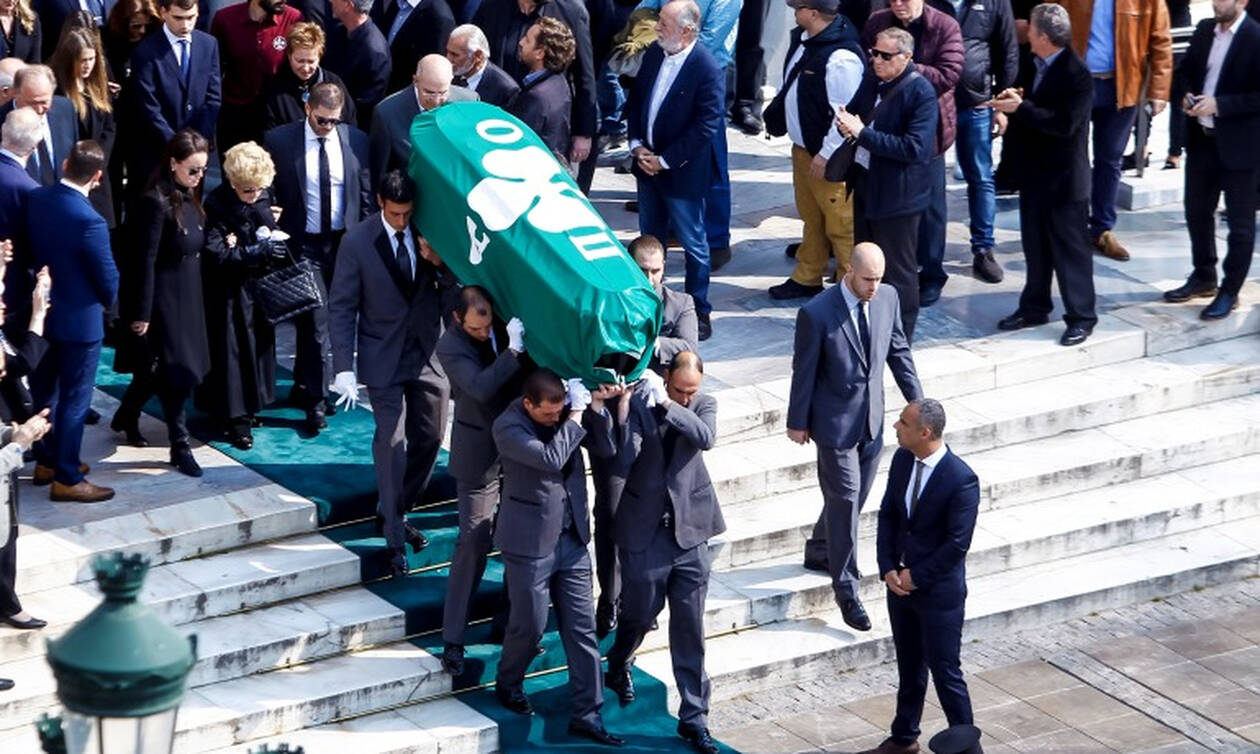 Το «τελευταίο αντίο» στον Θανάση Γιαννακόπουλο – Ήταν όλοι εκεί για τον «Τυφώνα»