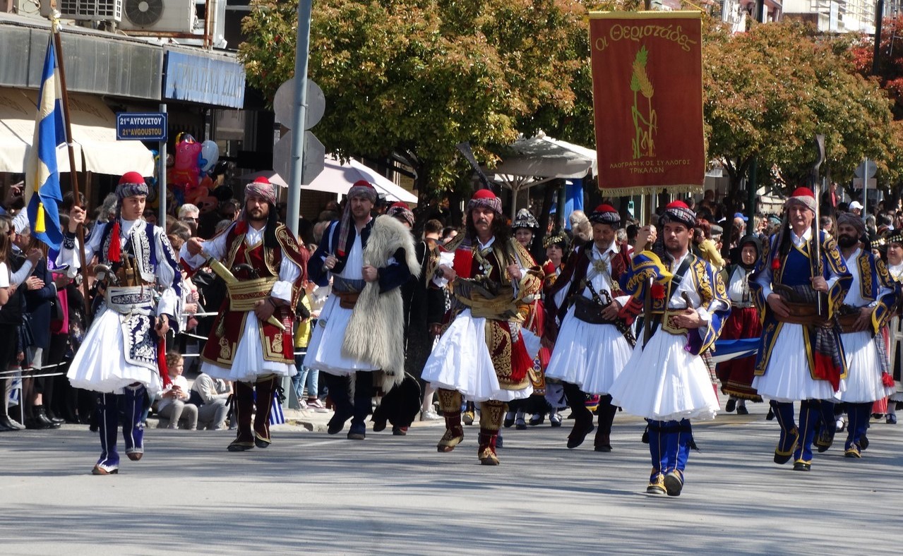 “Μακεδονία ξακουστή” από τα Τρίκαλα-Μεγαλειώδης η παρέλαση-150 φωτογραφικά στιγμιότυπα