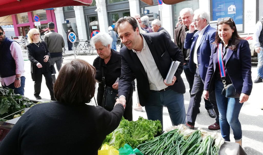 Επίσκεψη στη λαϊκή αγορά των Τρικάλων από τον Δημήτρη Παπαστεργίου