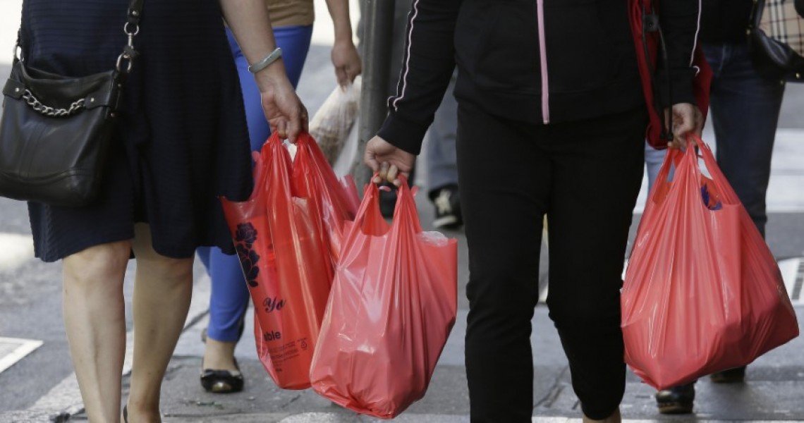 Πλαστική σακούλα: Μια κακή συνήθεια πολλών δεκαετιών που άλλαξε ελέω… επιβολής  τέλους -Οι Τρικαλινοί καταναλωτές… συνετίστηκαν 