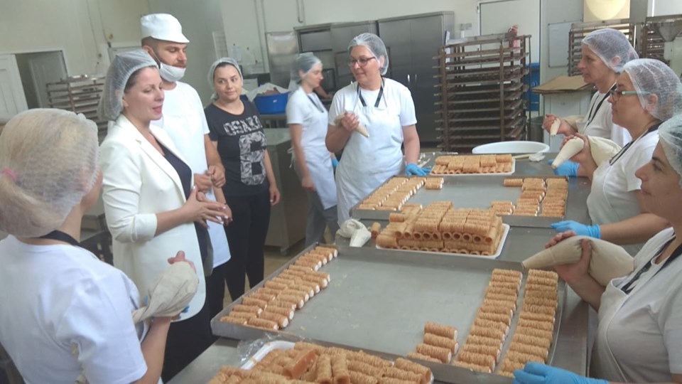 Τρικαλινή επιχείρηση επισκέφθηκε η Παπακώστα