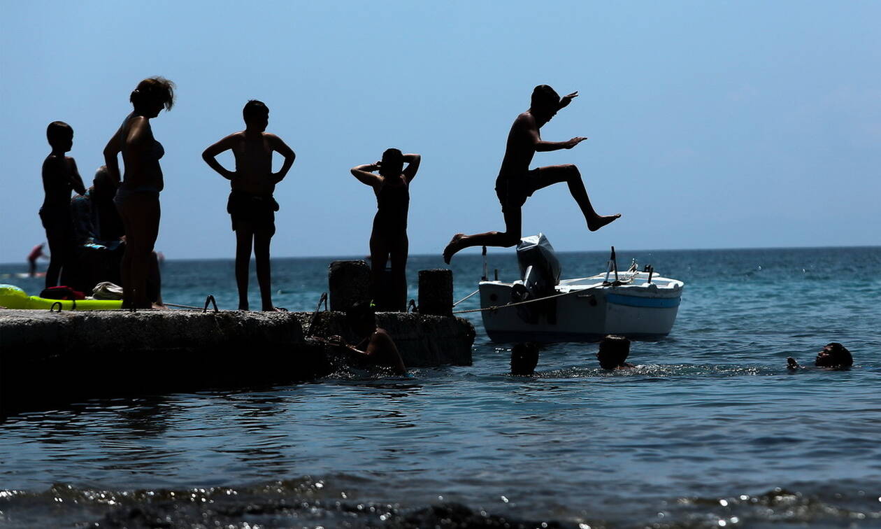 «Βράζει» η χώρα από τον καύσωνα – Πού θα φτάσει τους 42 βαθμούς η θερμοκρασία