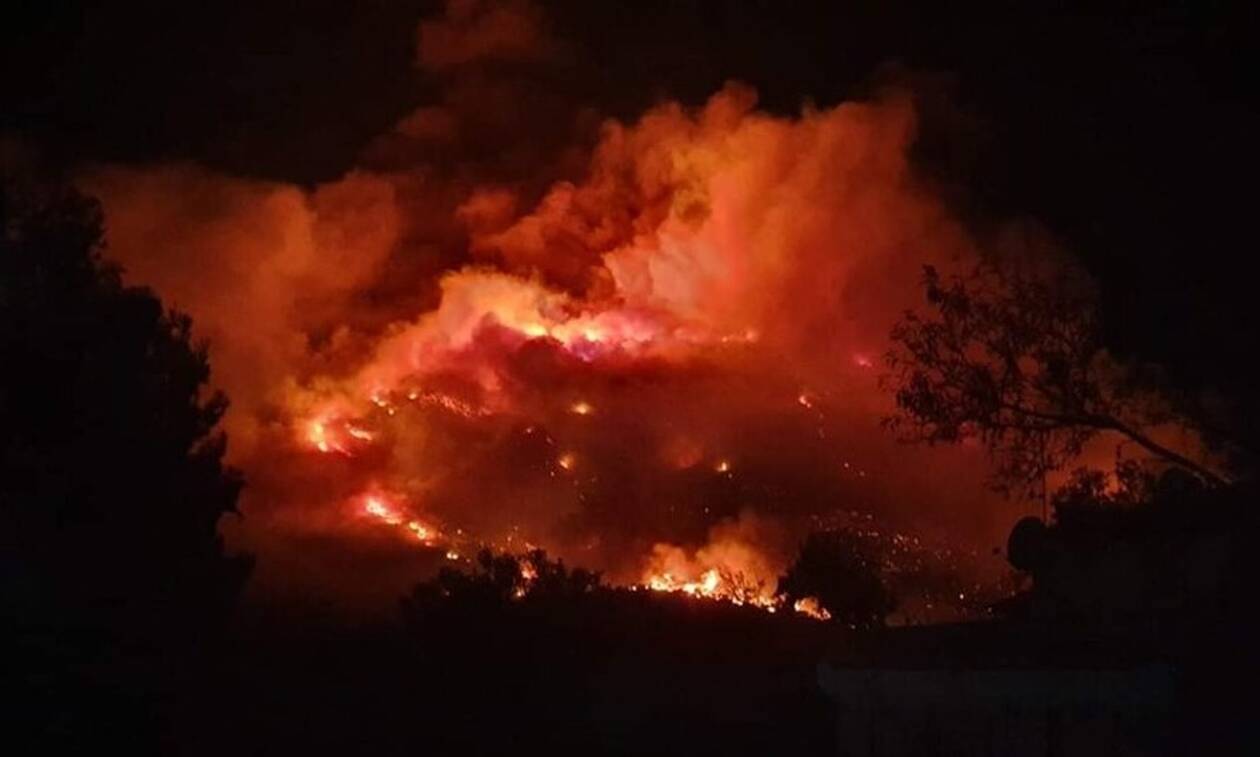 Φωτιά Υμηττός: Μάχη με το χρόνο δίνουν οι πυροσβέστες – Δύο καμμένα σπίτια σύμφωνα με τον Φιλίππου