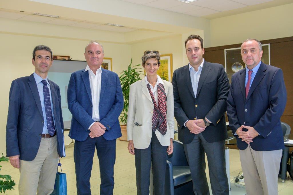 Η Βρετανή πρέσβης ξεναγήθηκε στις εγκαταστάσεις της ΟΛΥΜΠΟΣ