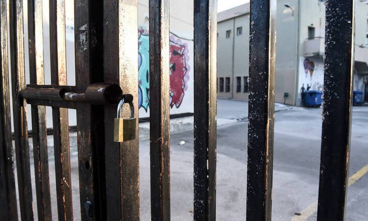 «Λουκέτο» σε σχολείο στα Χανιά μετά την επίθεση πατέρα σε δασκάλα – Δείτε την ανακοίνωση των γονέων