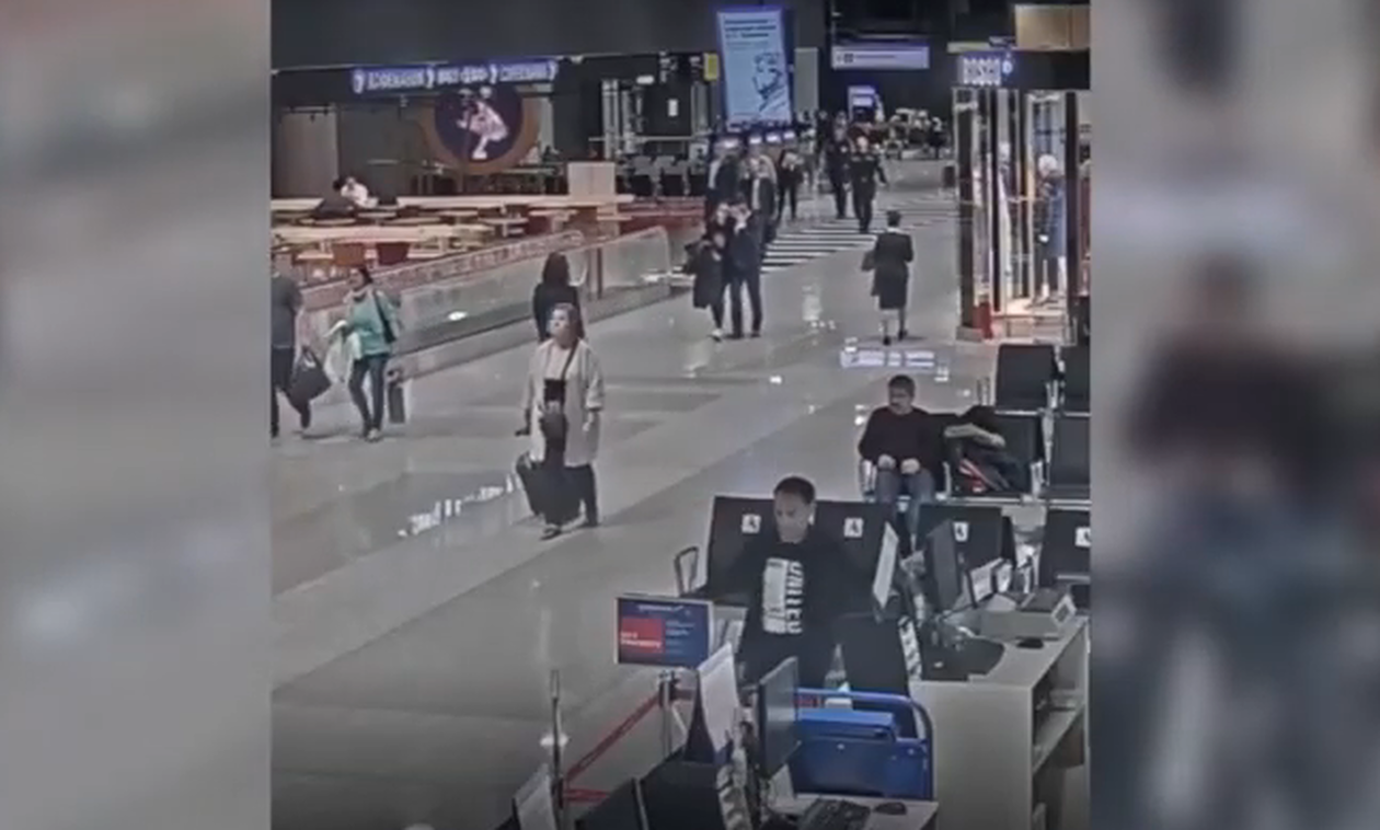 Έχασε την πτήση του γιατί τα «έτσουξε» σε μπαρ – Δεν θα πιστεύετε την αντίδρασή του (vid)