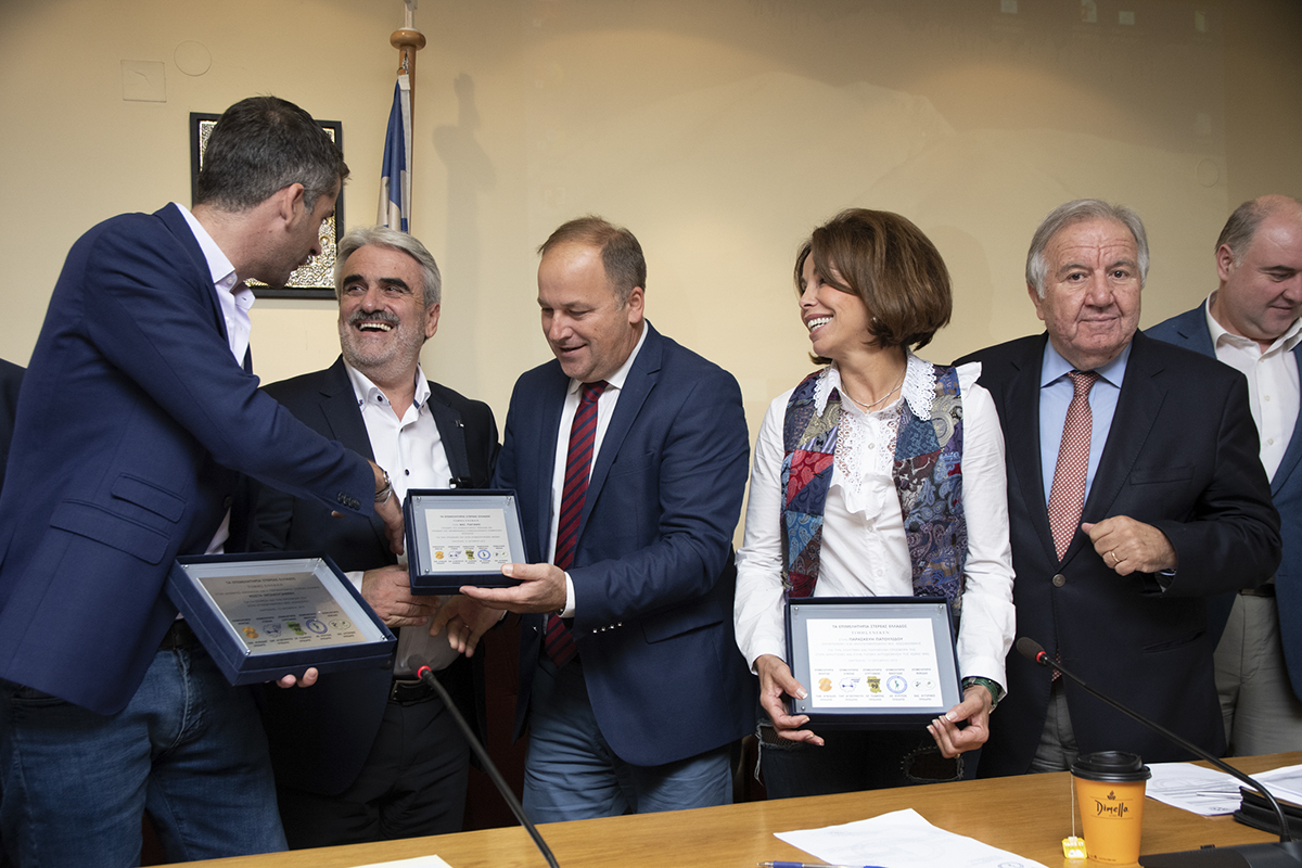 Bράβευση στον πρόεδρο του επιμελητηρίου Τρικάλων Βασίλη Γιαγιάκο