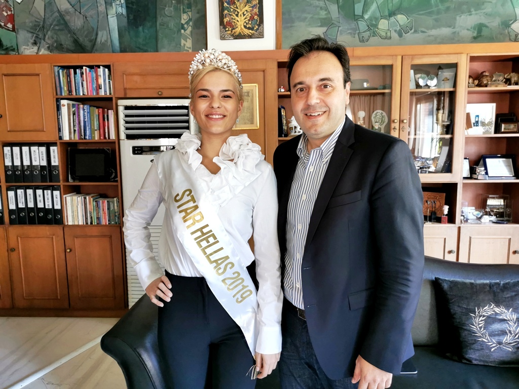 Η πιο όμορφη Ελληνίδα στο Δημαρχείο Τρικκαίων